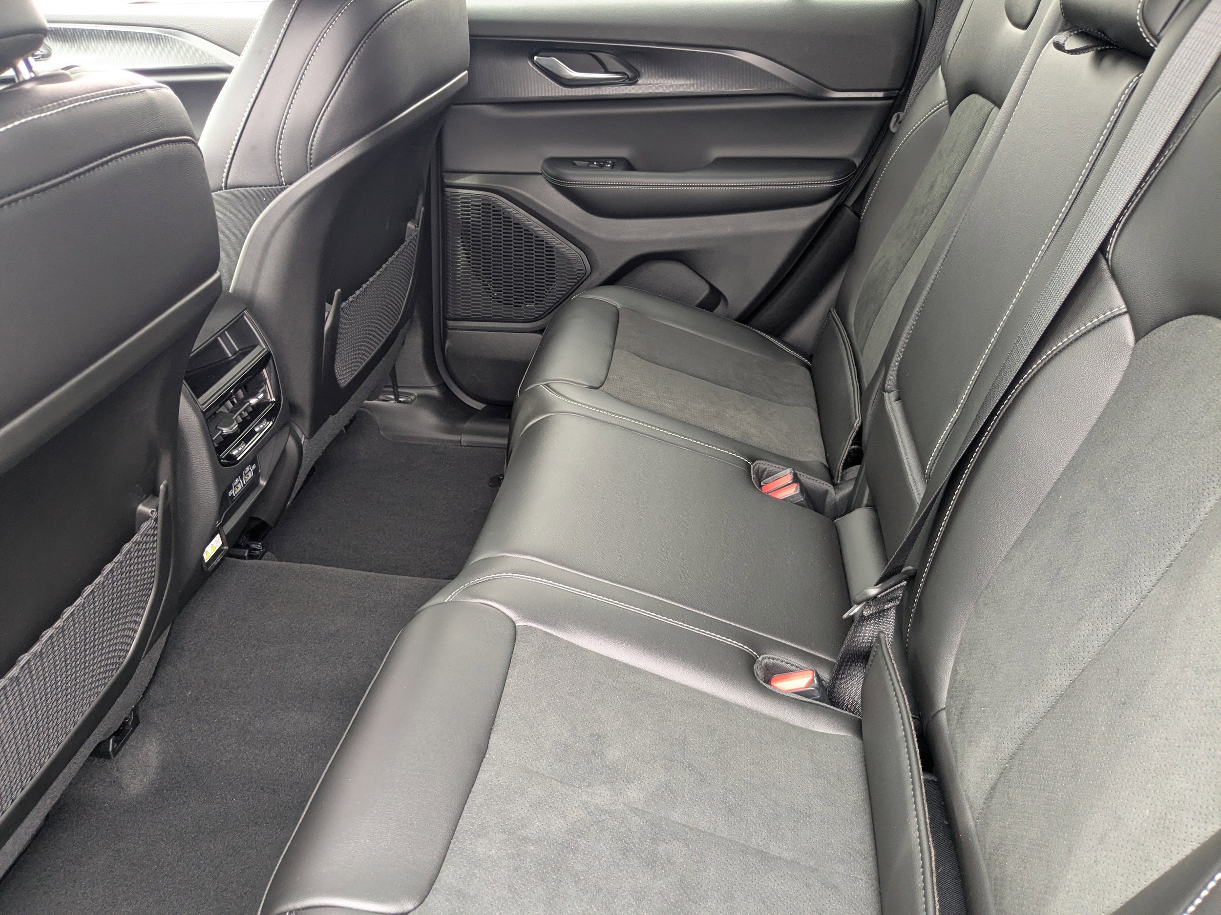 2025 Jeep Grand Cherokee Altitude - Photo 17