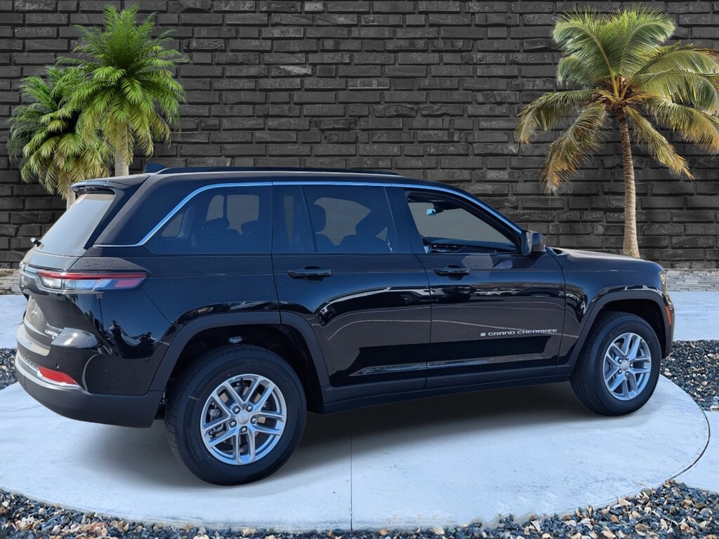 Used 2025 Jeep Grand Cherokee Laredo SUV