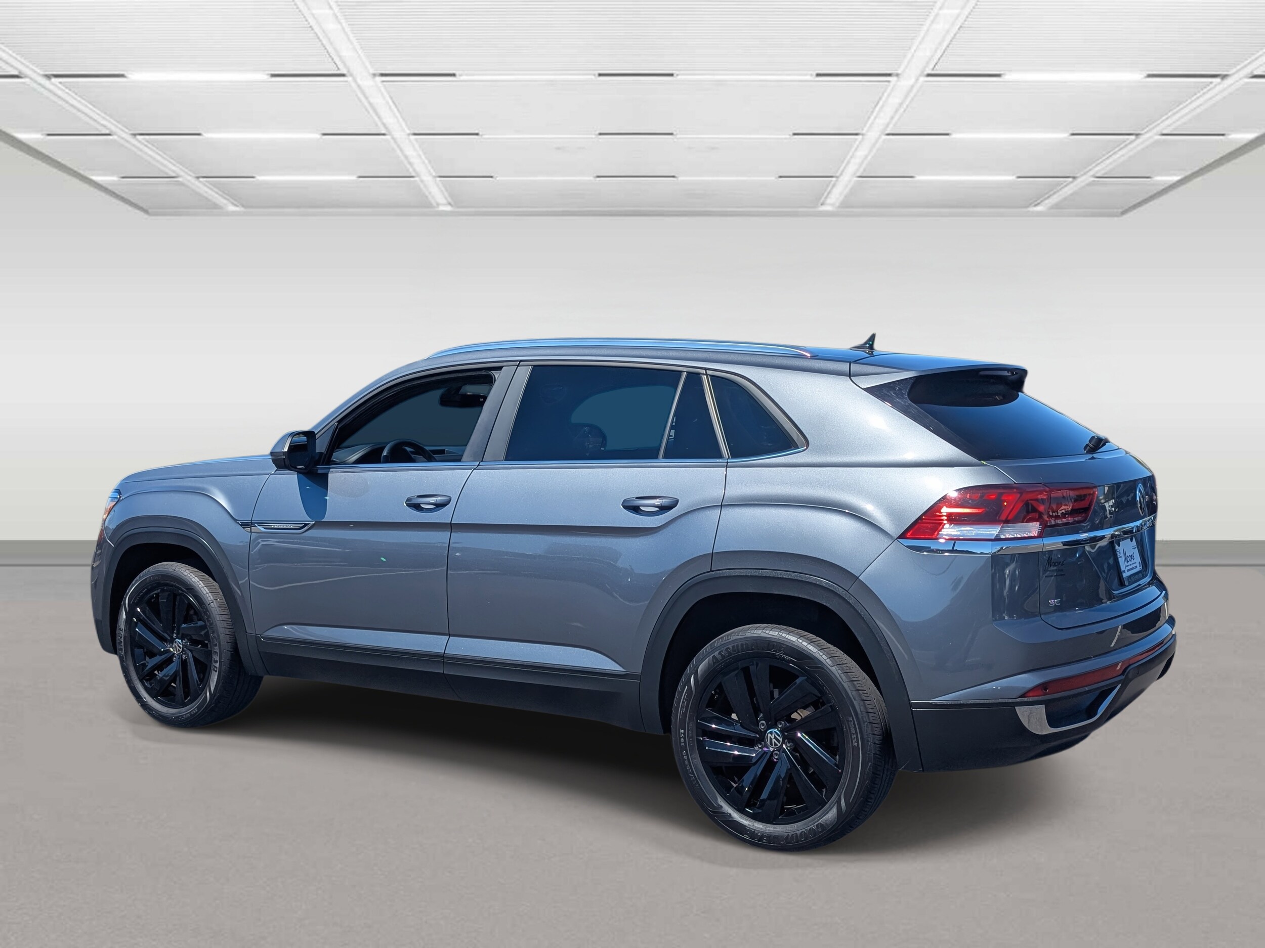 2023 Volkswagen Atlas Cross Sport SE Technology photo 3