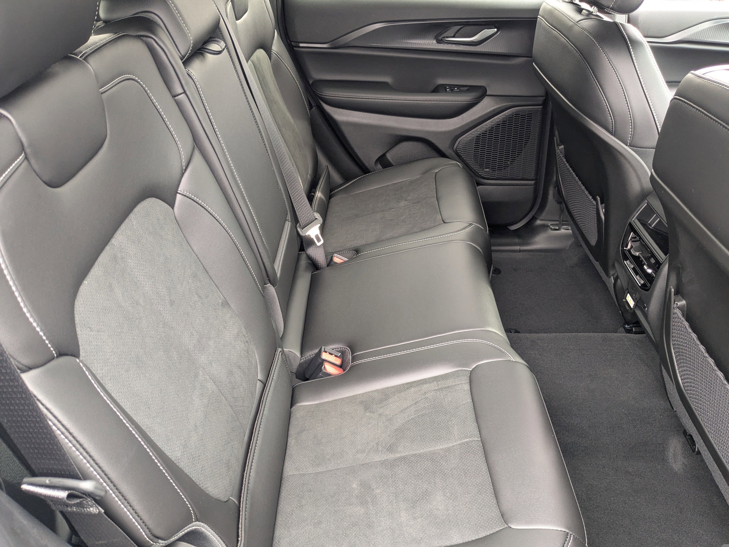 2025 Jeep Grand Cherokee Altitude - Photo 15