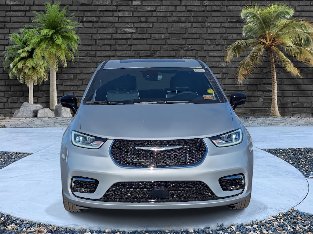 New 2026 Chrysler Pacifica Limited Passenger Van