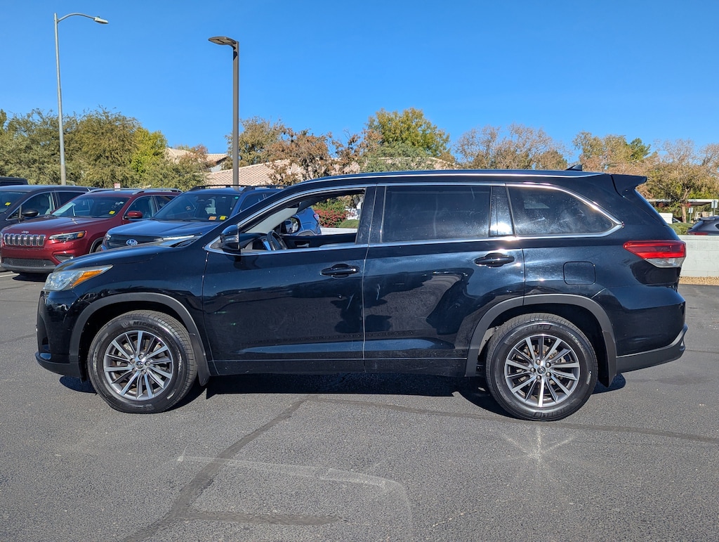 Used 2017 Toyota Highlander XLE V6 SUV