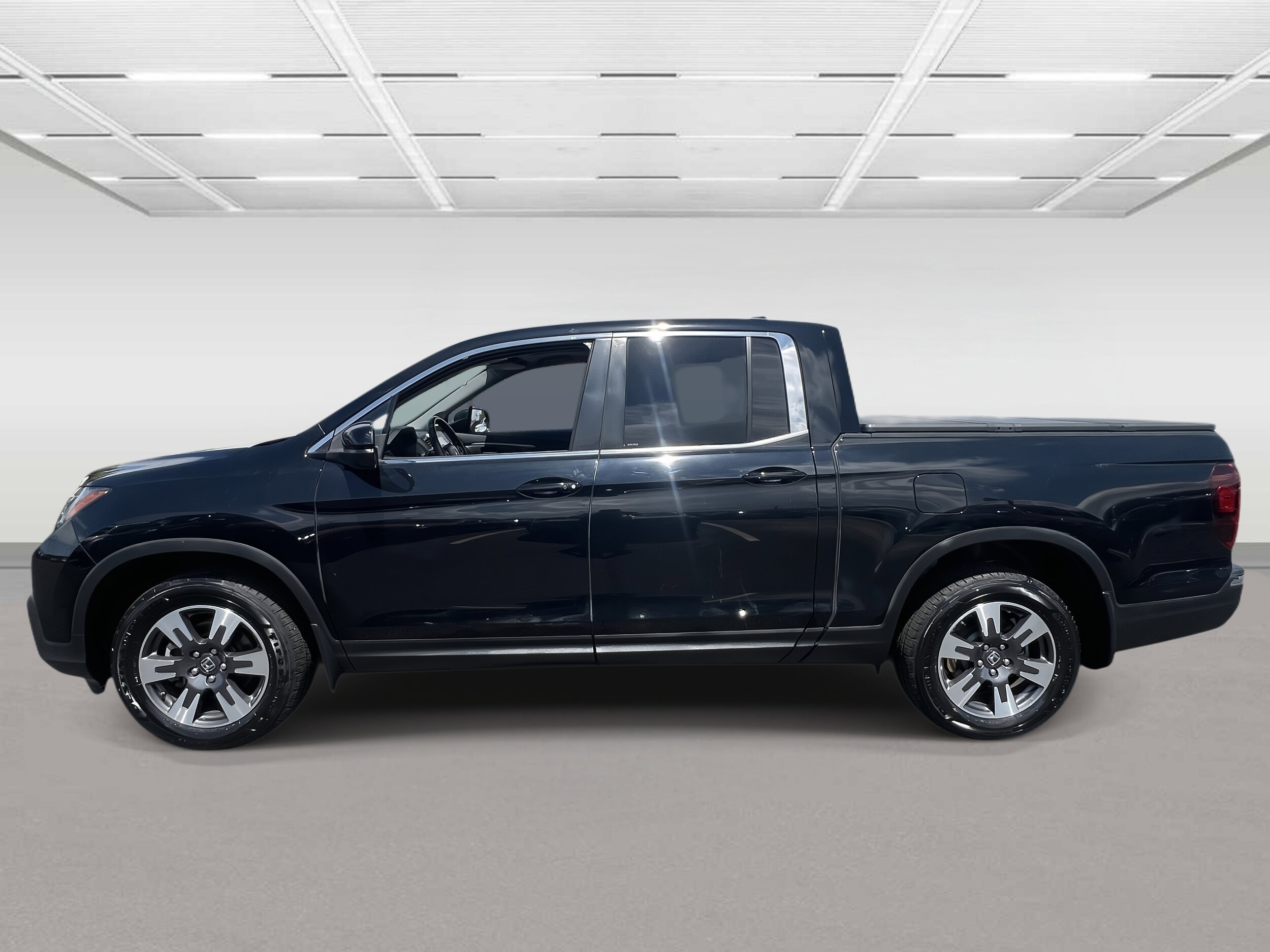 2019 Honda Ridgeline RTL photo 2