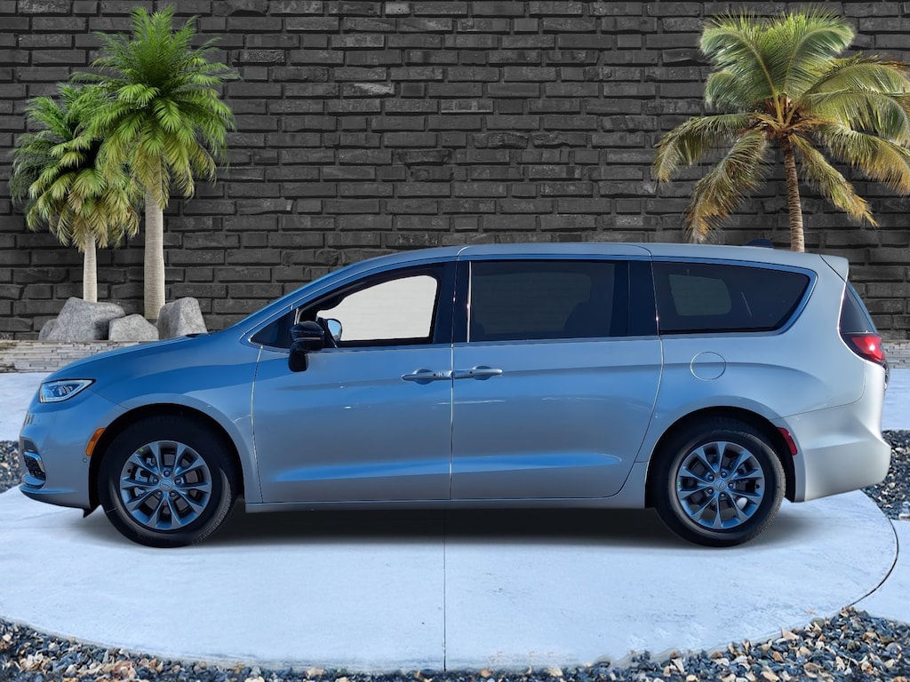 New 2026 Chrysler Pacifica Limited Passenger Van