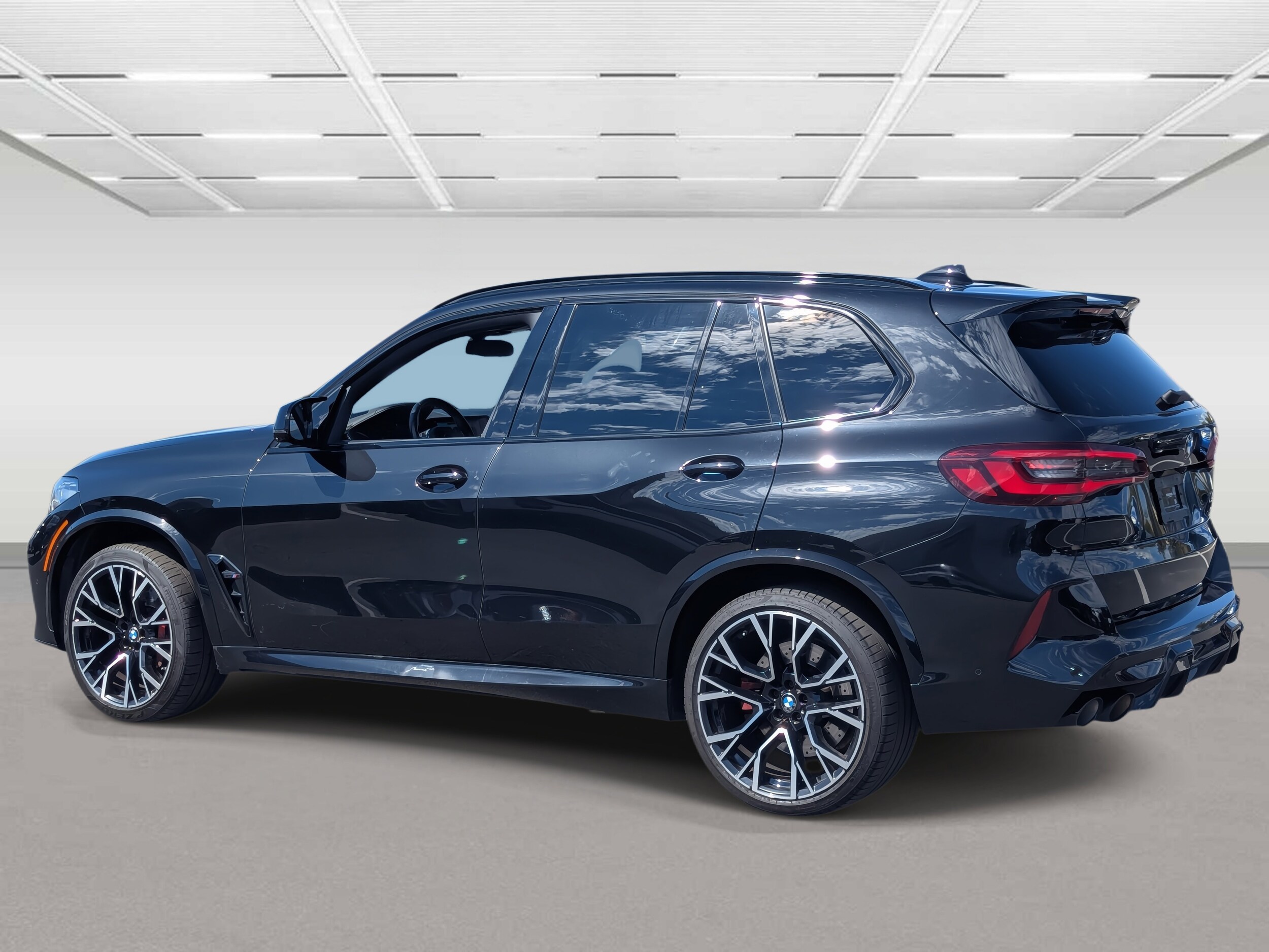 2022 Bmw X5 M photo 3