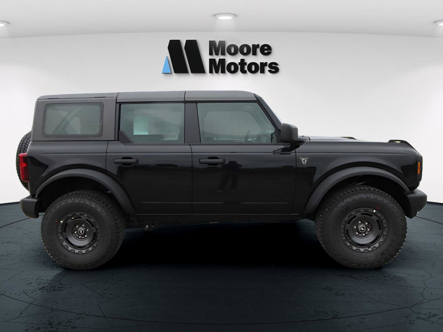 2025 Ford Bronco Base photo 2