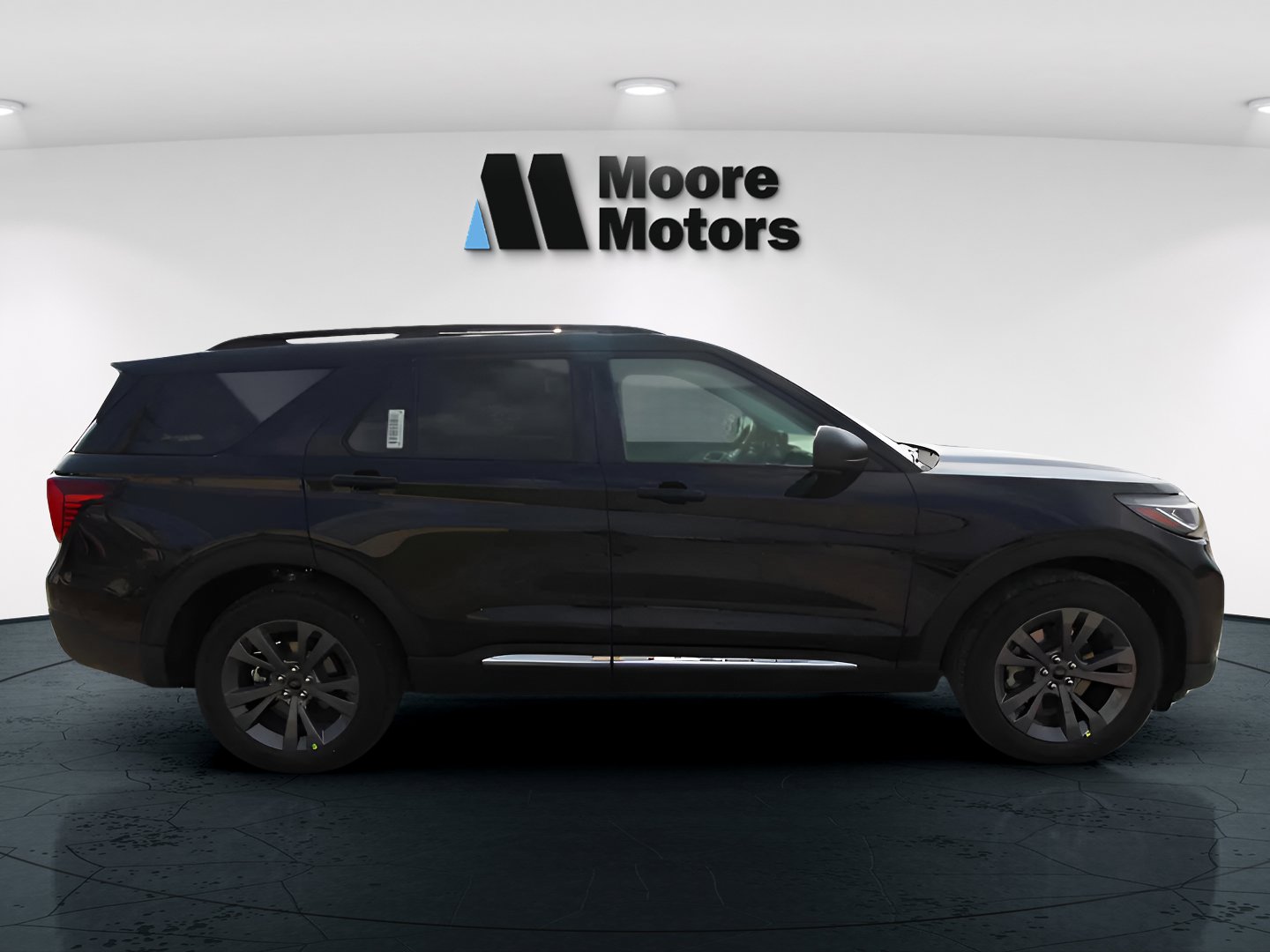 2025 Ford Explorer photo 2