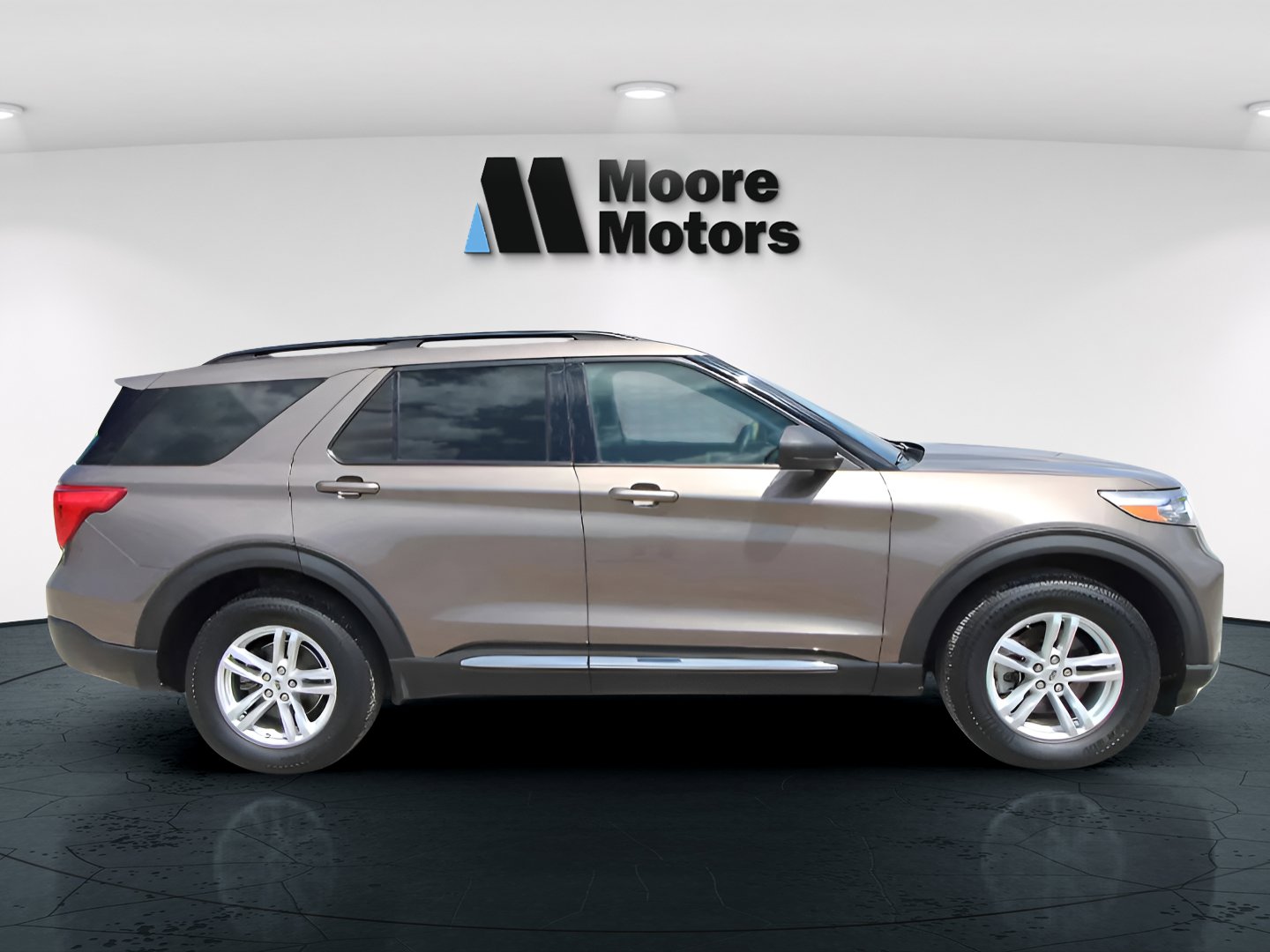 2021 Ford Explorer XLT photo 2