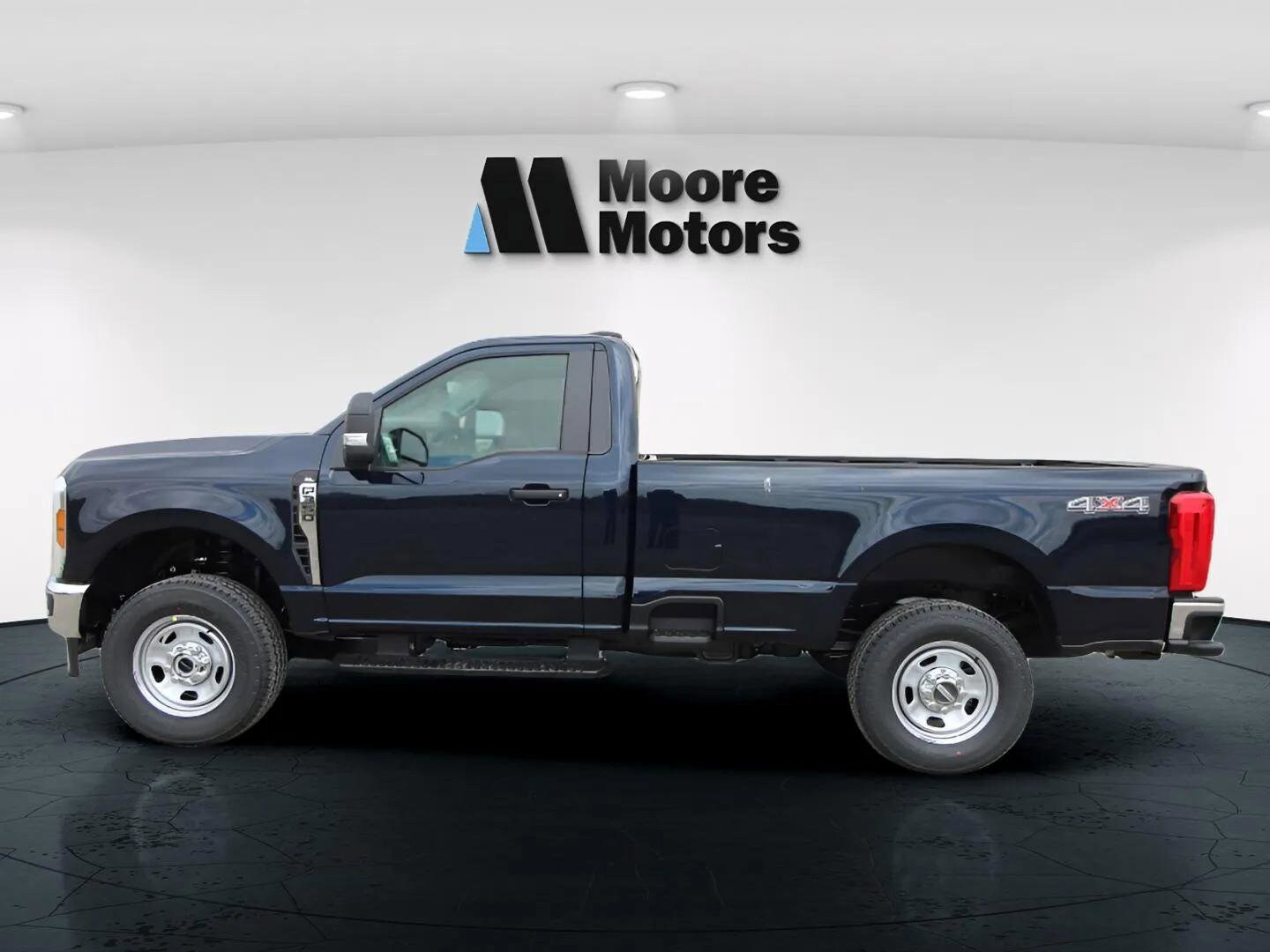 2025 Ford F-350 XL photo 3