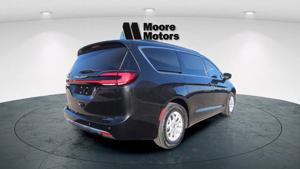 Used 2022 Chrysler Pacifica Touring L Van Passenger Van