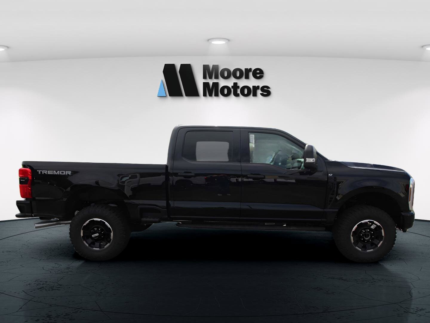 2025 Ford F-350 XLT photo 2