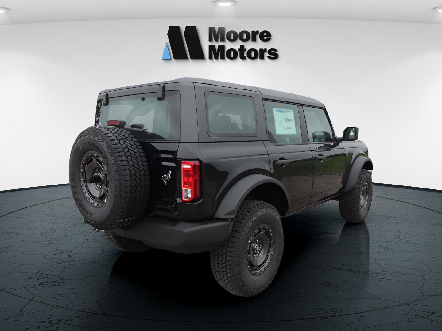 2025 Ford Bronco Base photo 3