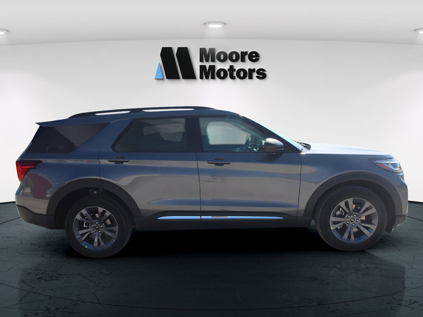 2025 Ford Explorer photo 2