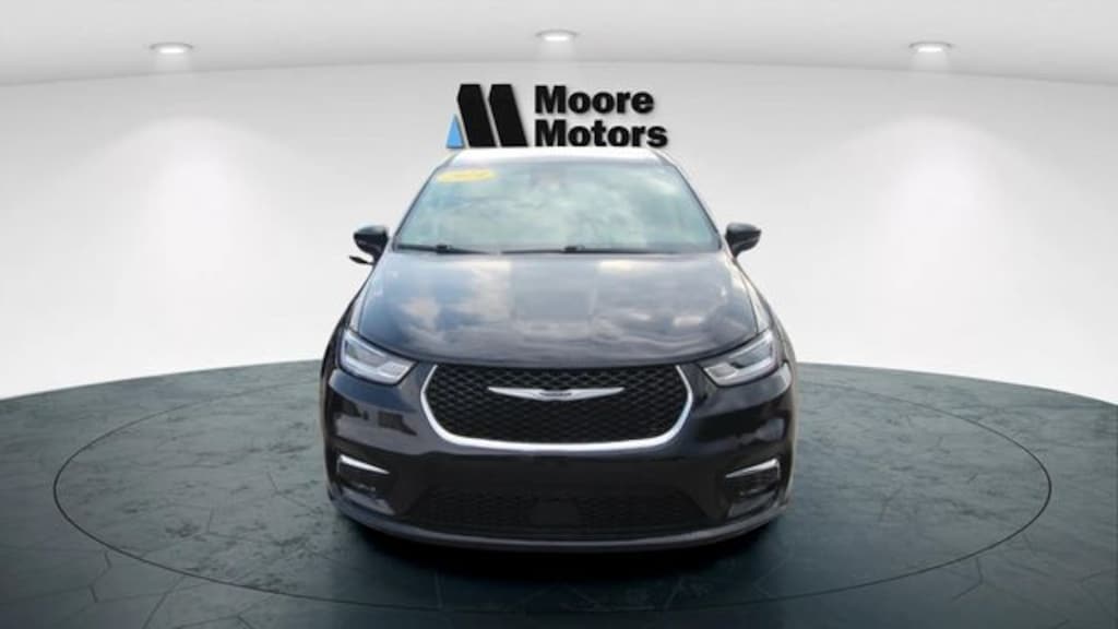 Used 2024 Chrysler Pacifica Hybrid Select Minivan/Van