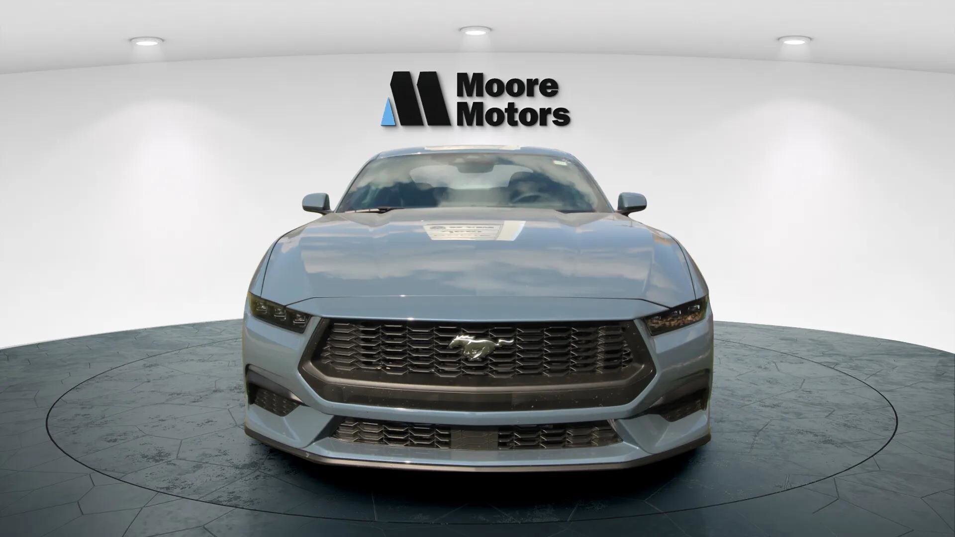 2025 Ford Mustang EcoBoost photo 2