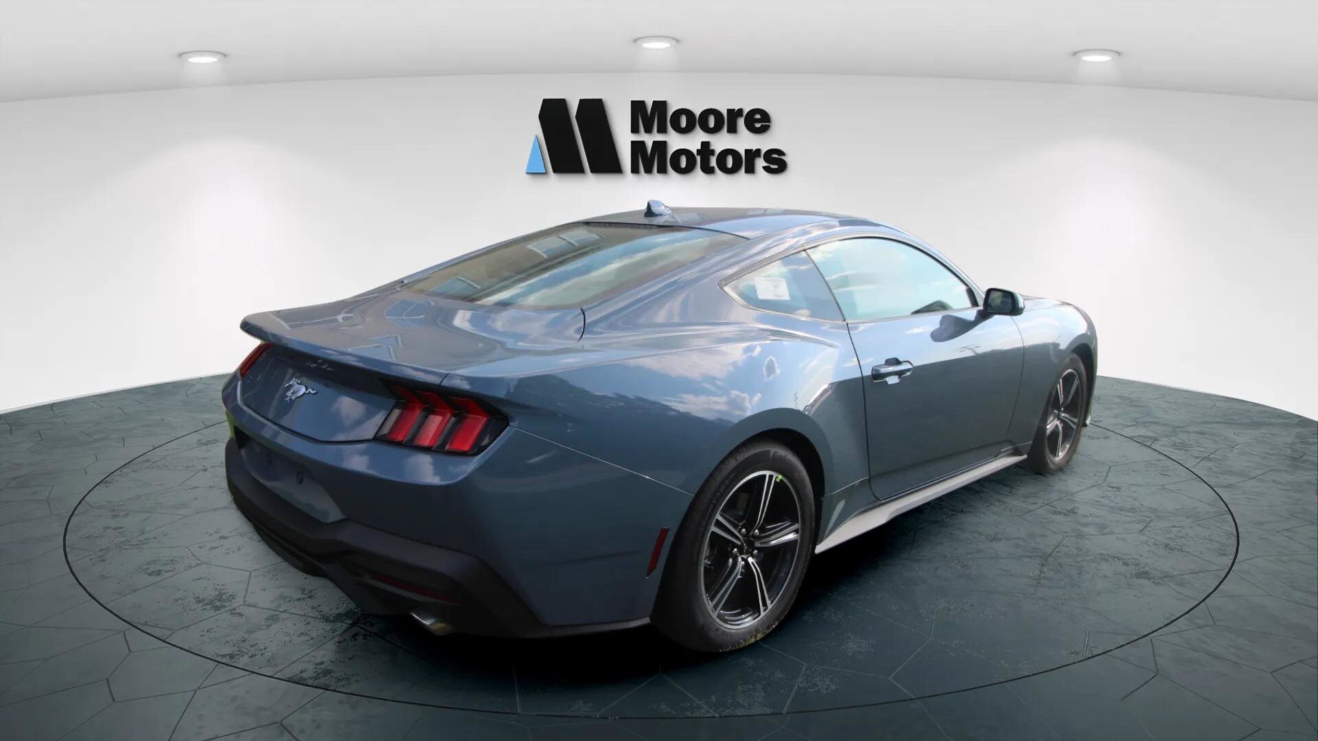 2025 Ford Mustang EcoBoost photo 4