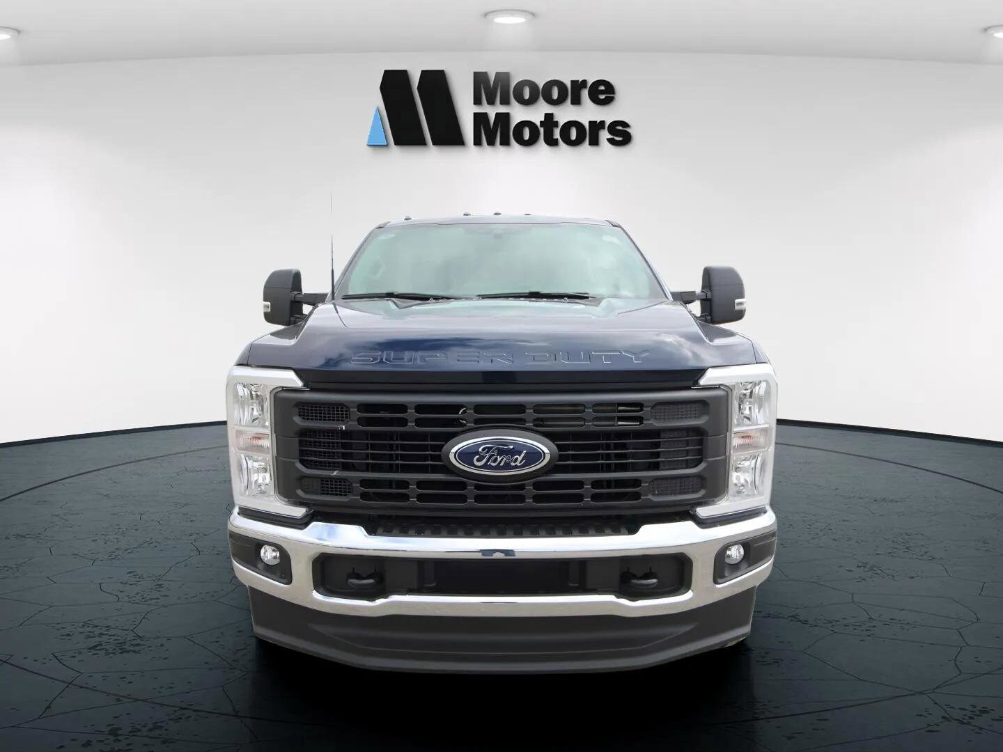 2025 Ford F-350 XL photo 2