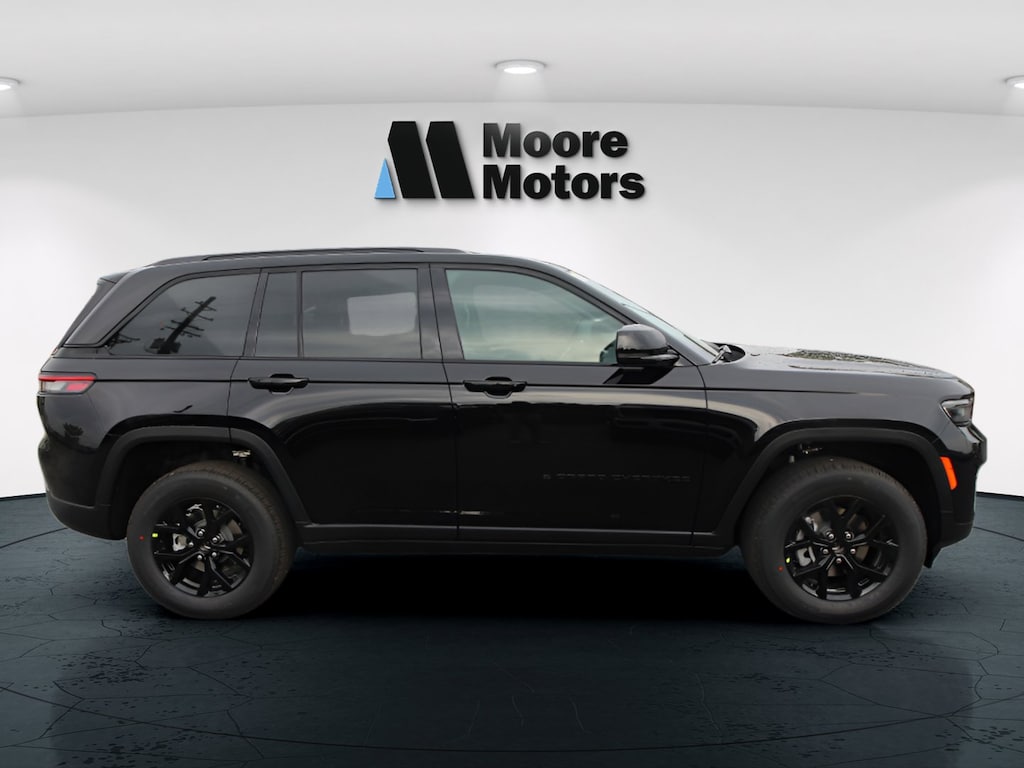 New 2025 Jeep Grand Cherokee Laredo Sport Utility