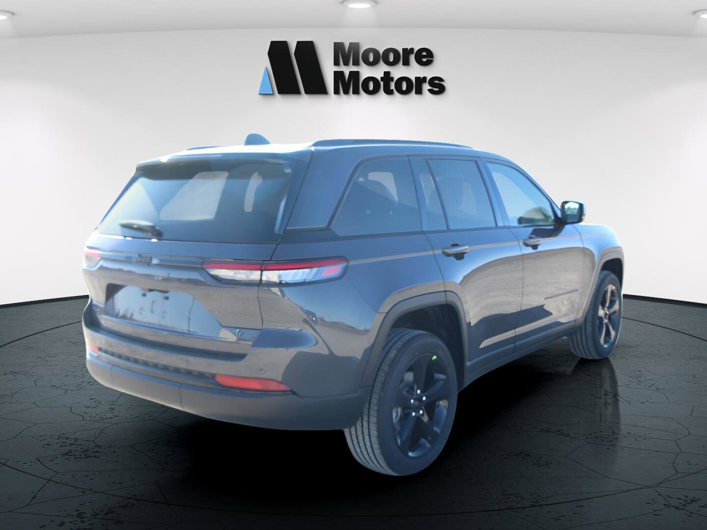 2025 Jeep Grand Cherokee Laredo photo 3