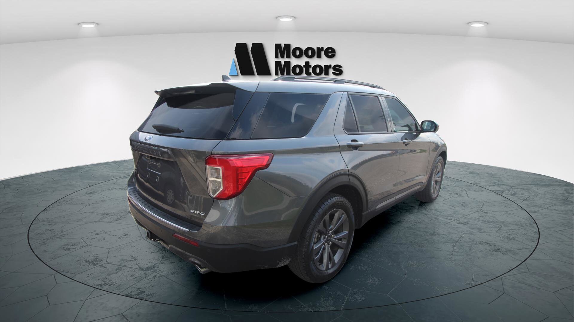 2023 Ford Explorer XLT photo 3