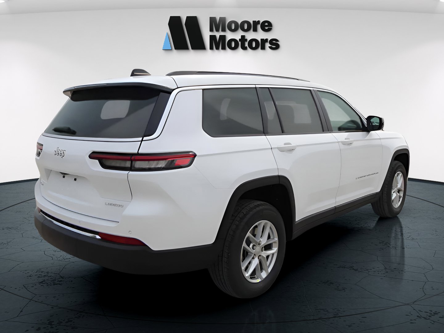 2025 Jeep Grand Cherokee Laredo photo 3