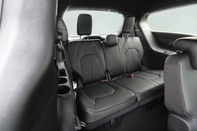 2026 Chrysler Pacifica Select - Photo 31
