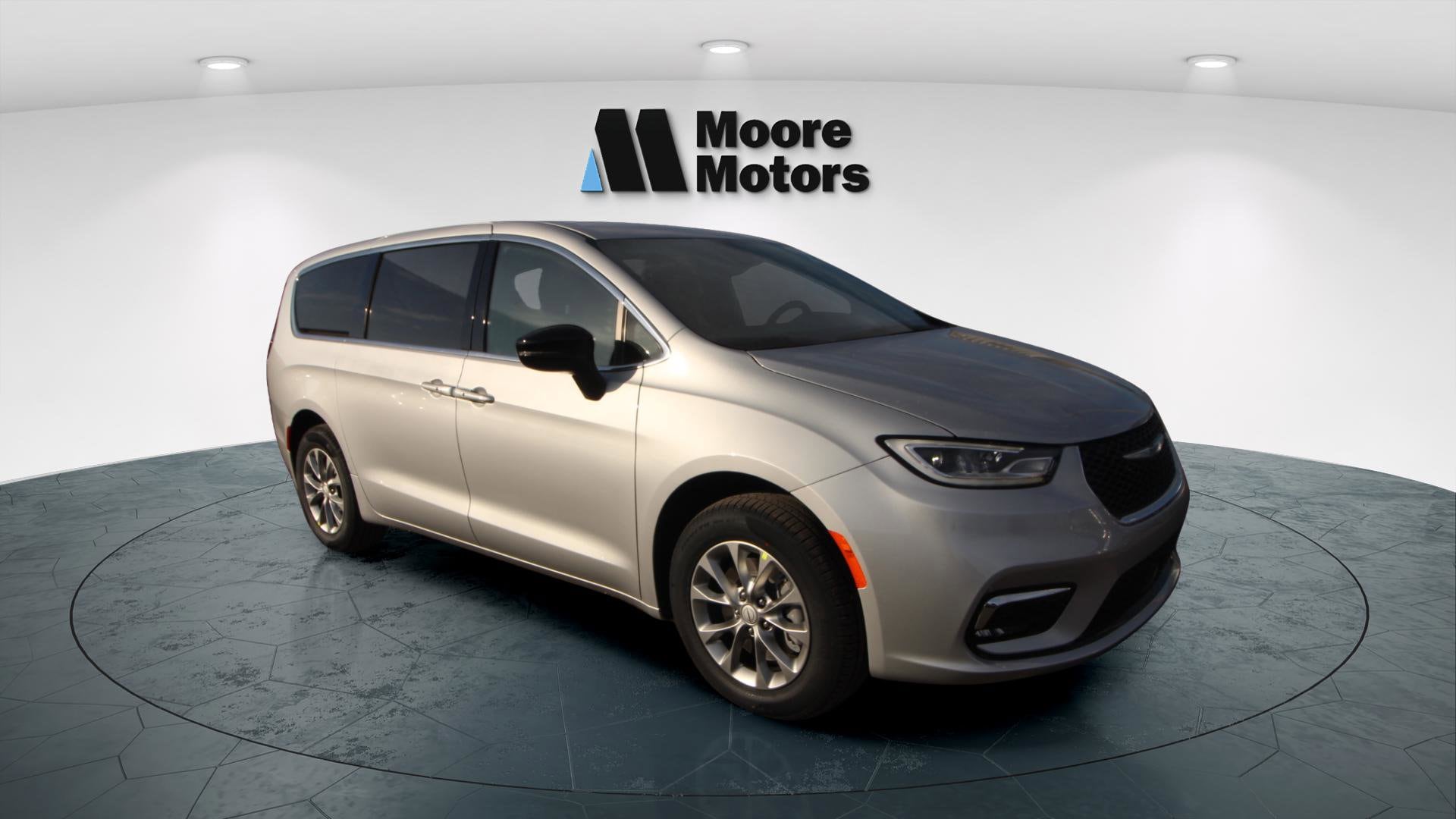 2026 Chrysler Pacifica Select's photo