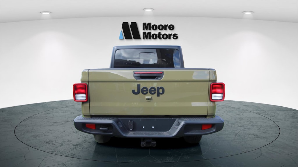 New 2025 Jeep Gladiator Sport Pickup