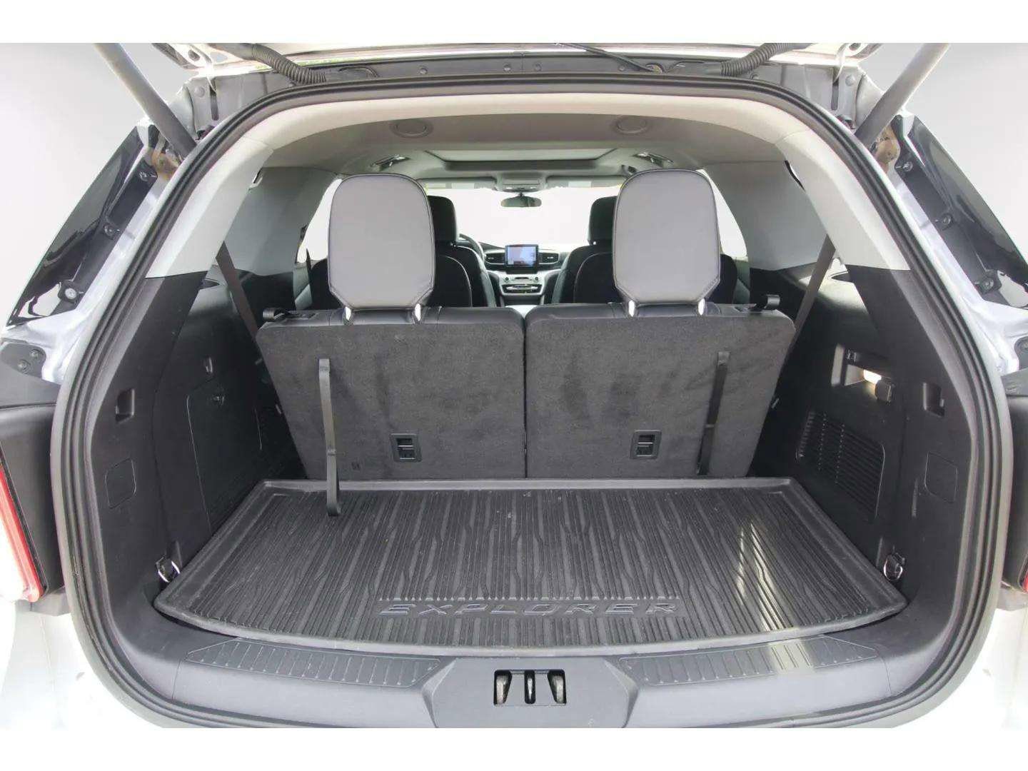 2022 Ford Explorer XLT photo 2