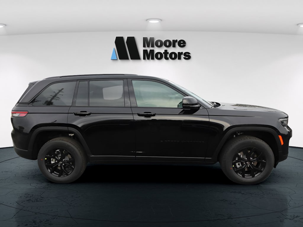 New 2025 Jeep Grand Cherokee Laredo Sport Utility