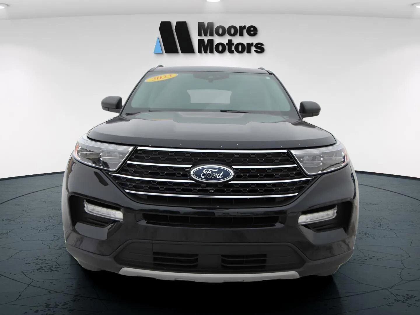 2023 Ford Explorer XLT photo 2