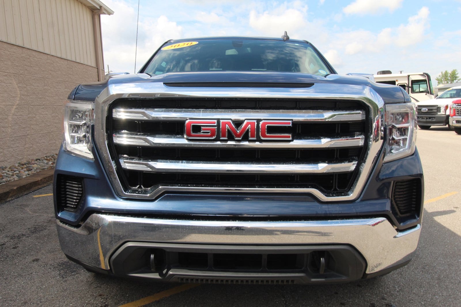 Used 2020 GMC Sierra 1500 SLE with VIN 3GTU9BET6LG247223 for sale in Caro, MI