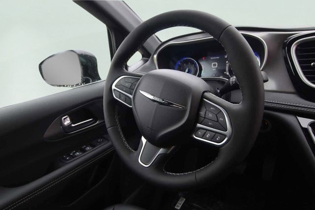 2026 Chrysler Pacifica Select - Photo 15