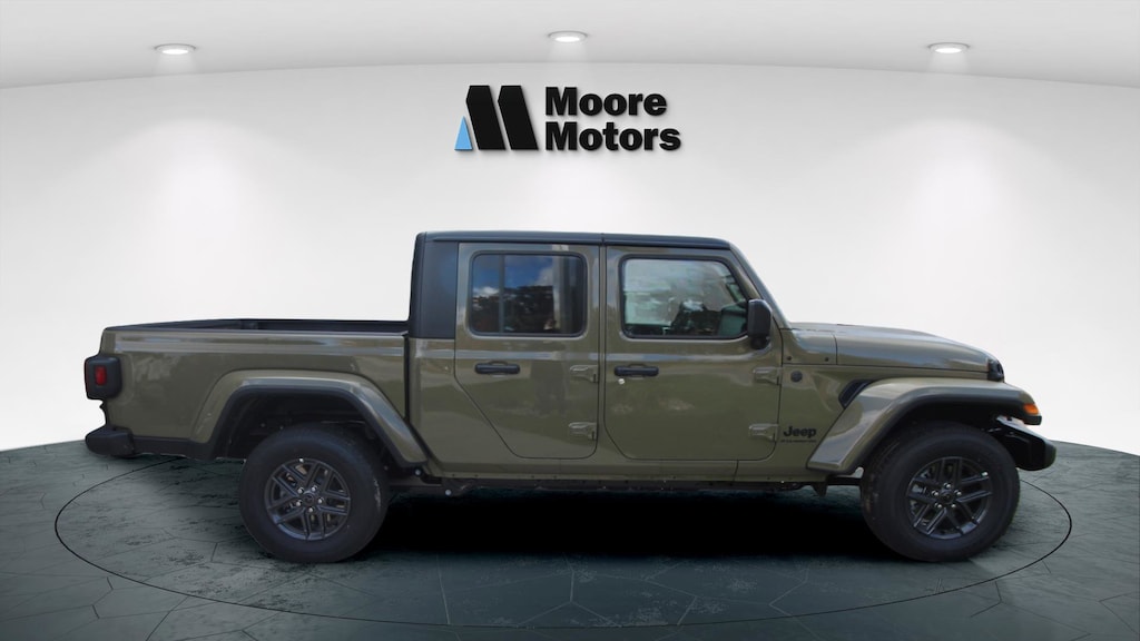 New 2025 Jeep Gladiator Sport Pickup