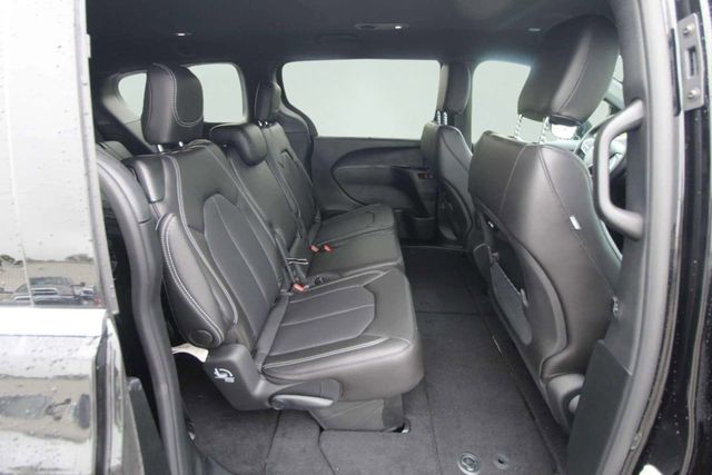2026 Chrysler Pacifica Select - Photo 30