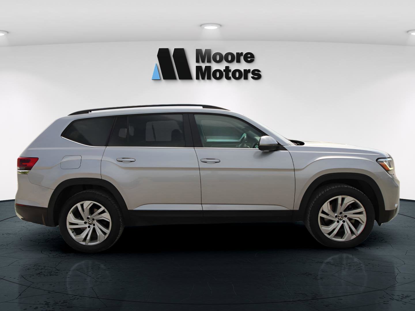 Used 2022 Volkswagen Atlas SE w/Tech with VIN 1V2HR2CA0NC538405 for sale in Caro, MI