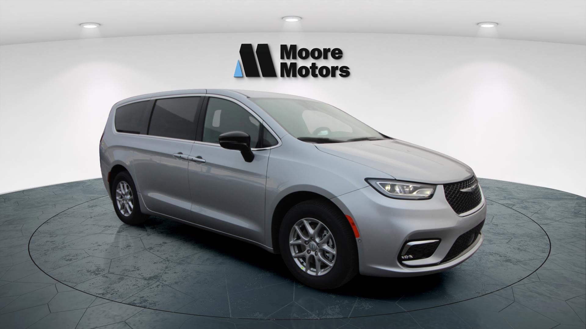 2026 Chrysler Pacifica Select's photo