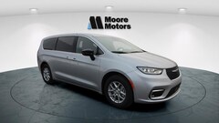 2026 Chrysler Pacifica Select Passenger Van