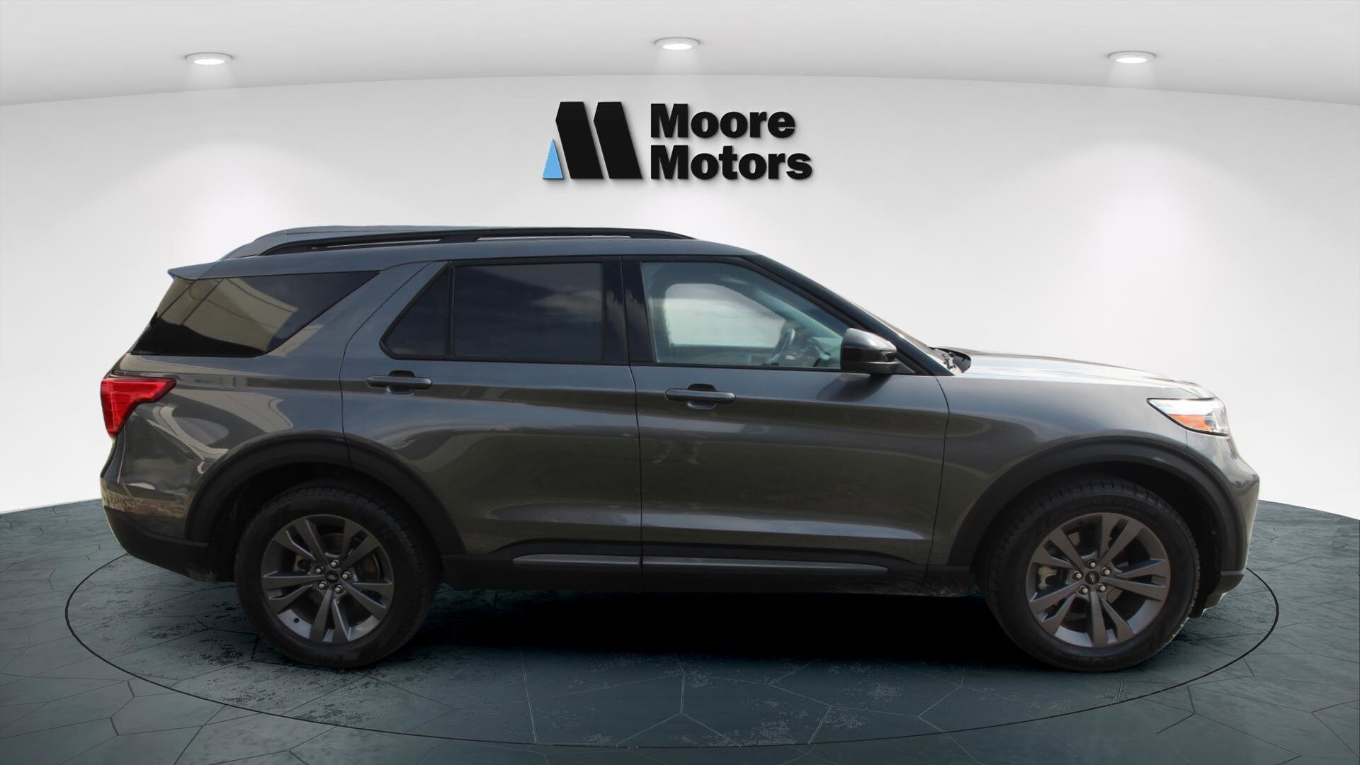 2023 Ford Explorer XLT photo 2