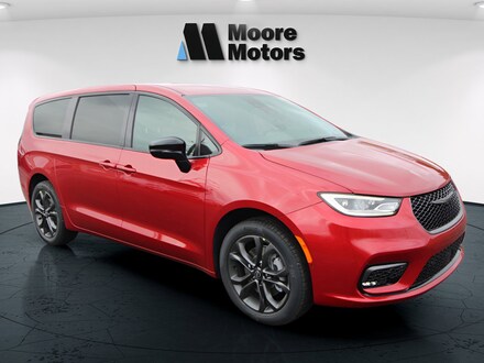 Featured new 2026 Chrysler Pacifica Select Passenger Van for sale in Caro, MI