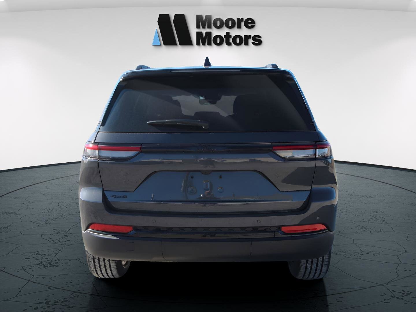 2025 Jeep Grand Cherokee Laredo photo 4