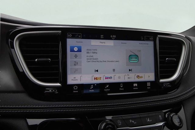 2026 Chrysler Pacifica Select - Photo 21
