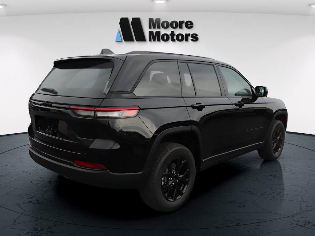 New 2025 Jeep Grand Cherokee Laredo Sport Utility