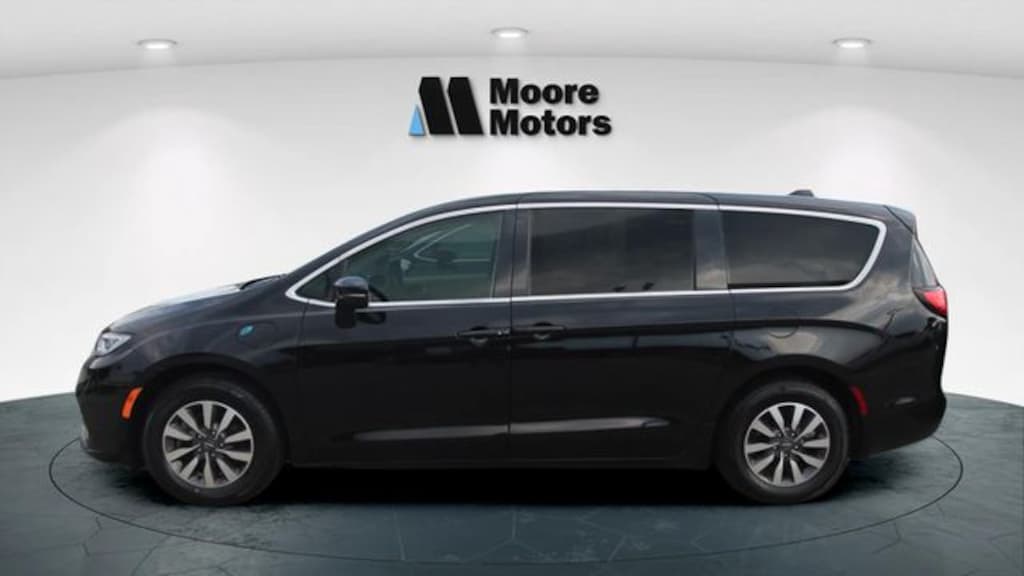 Used 2024 Chrysler Pacifica Hybrid Select Minivan/Van