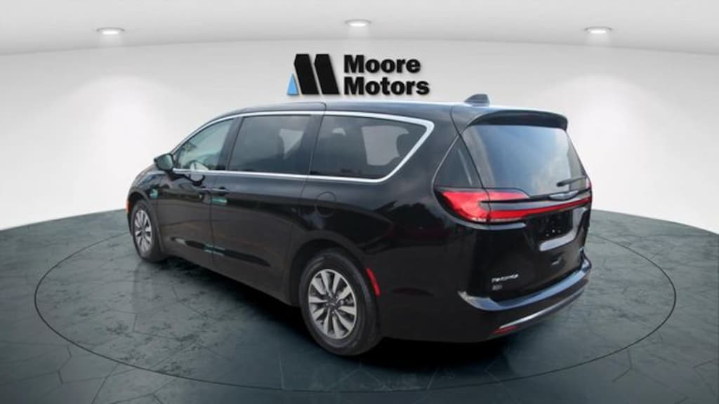 Used 2024 Chrysler Pacifica Hybrid Select Minivan/Van