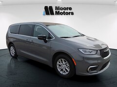 2025 Chrysler Pacifica Select Passenger Van
