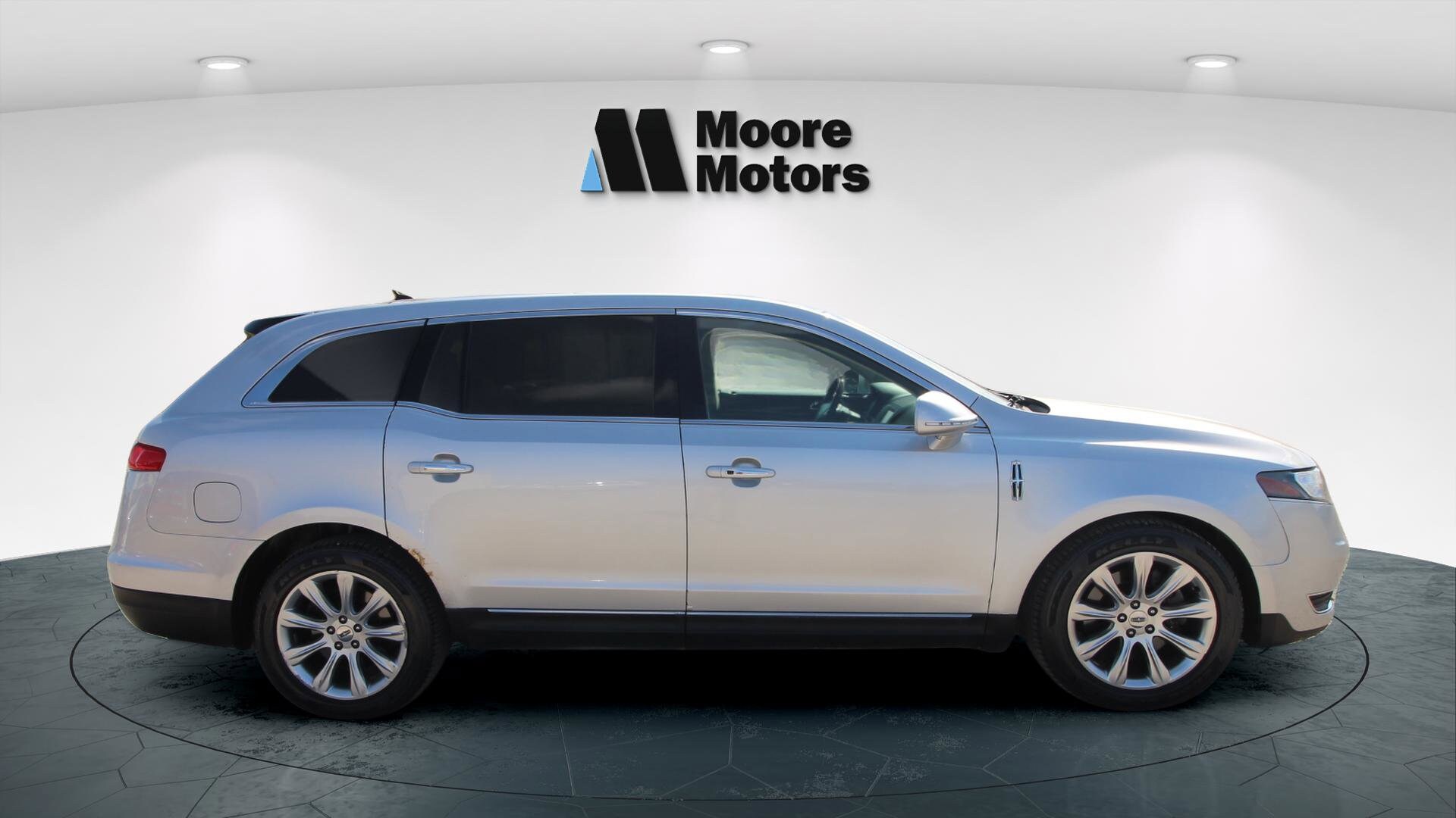 2014 Lincoln MKT EcoBoost photo 2