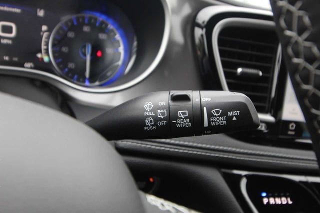 2026 Chrysler Pacifica Select - Photo 19