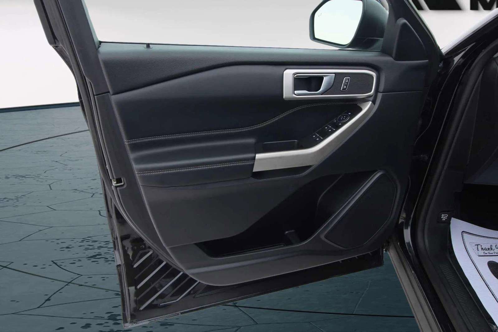 2023 Ford Explorer XLT - Photo 9