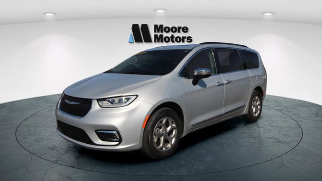 2023 Chrysler Pacifica Limited AWD's photo